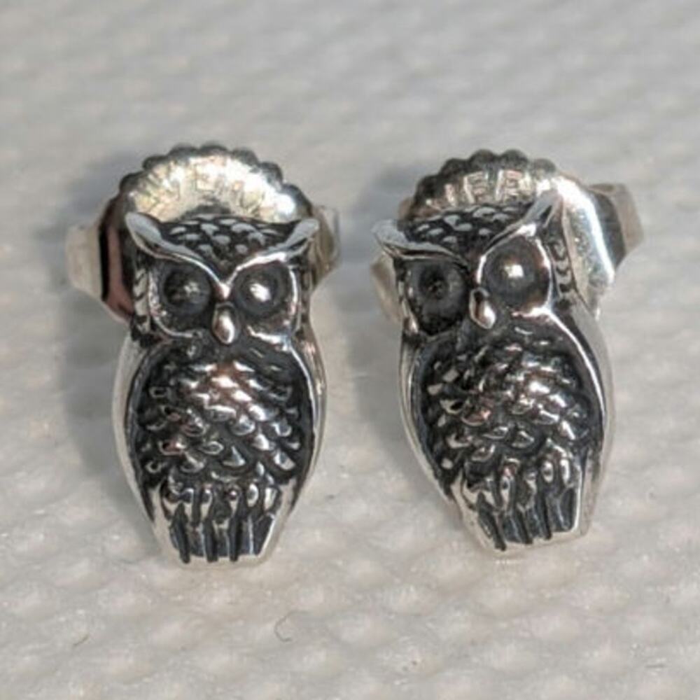 James Avery Rare Retired Sterling Silver Tiny Small Owl Bird Stud Earrings 925